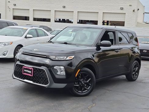 Used 2020 Kia Soul S FWD image 1