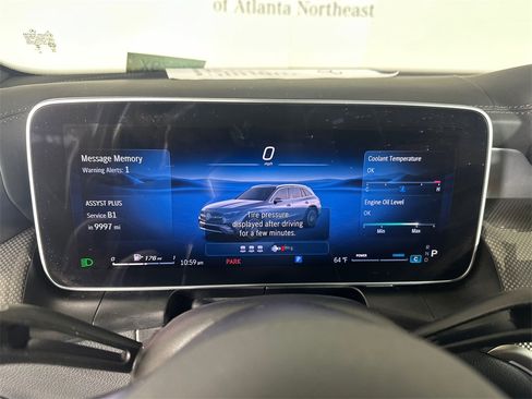 Used 2025 Mercedes-Benz GLC 300 4MATIC image 29