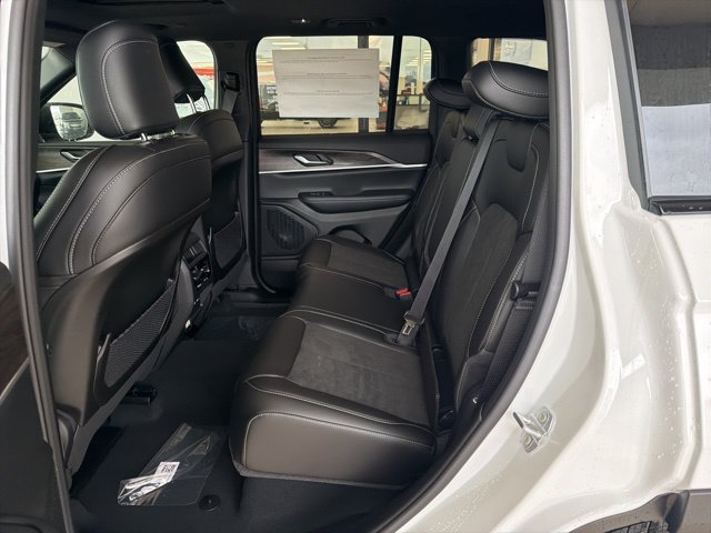 New 2026 Jeep Grand Cherokee Altitude AWD/4WD image 13
