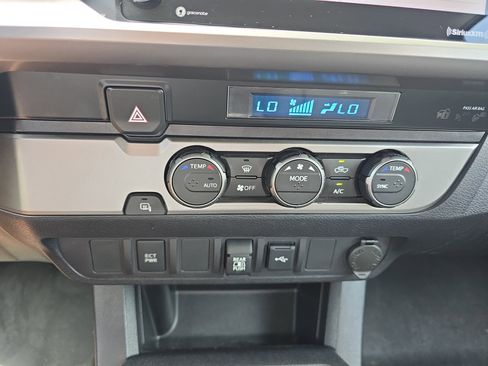 Used 2021 Toyota Tacoma SR5 RWD image 23