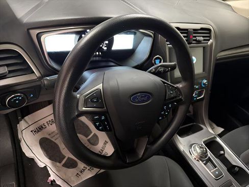 Used 2020 Ford Fusion SE FWD image 18