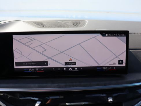 Used 2025 BMW X5 xDrive40i w/ Premium Package image 28