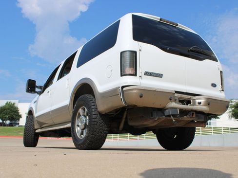 Used 2005 Ford Excursion Eddie Bauer RWD image 10