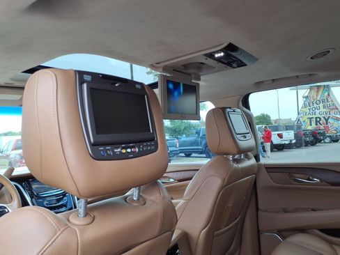 Used 2016 Cadillac Escalade Platinum AWD/4WD image 16