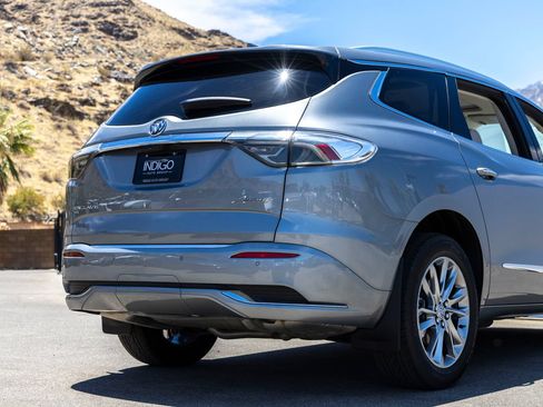 Used 2023 Buick Enclave Avenir w/ Avenir Technology Package AWD/4WD image 11