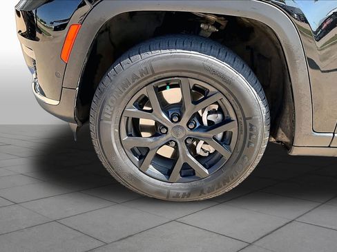 Used 2023 Jeep Grand Cherokee L Limited w/ Luxury Tech Group II RWD image 9