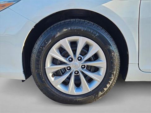 Used 2016 Toyota Camry LE image 22