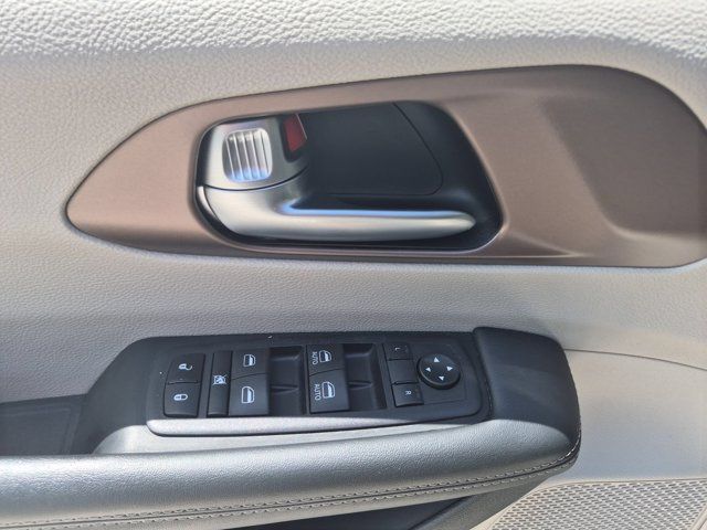 Used 2023 Chrysler Voyager LX FWD image 13