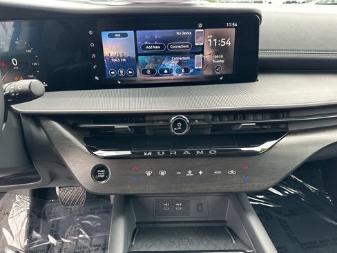 Used 2025 Nissan Murano SV AWD/4WD image 23
