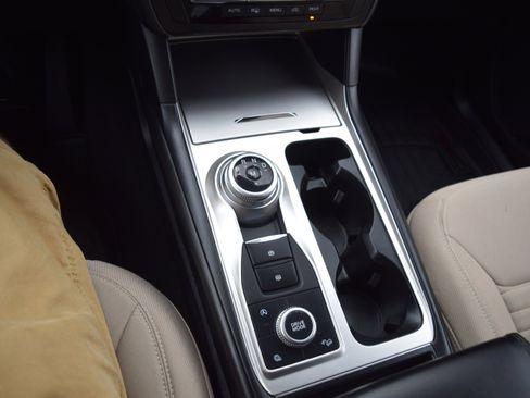 Certified 2020 Ford Explorer XLT w/ Class III Trailer Tow Package image 15