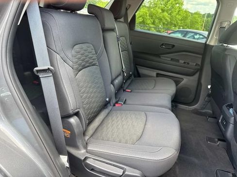 Certified 2025 Nissan Pathfinder SV FWD image 24