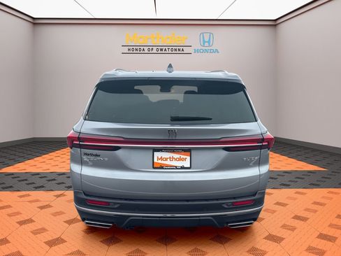 Used 2025 Buick Enclave Preferred image 4