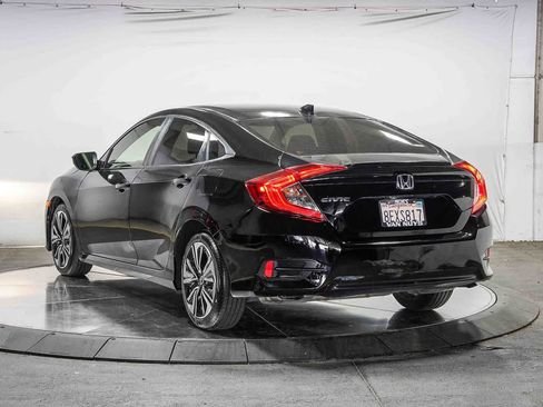 Used 2018 Honda Civic EX-T image 2