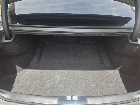 Used 2019 Chrysler 300 Limited RWD image 16