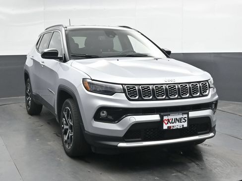 Used 2025 Jeep Compass Limited AWD/4WD image 5