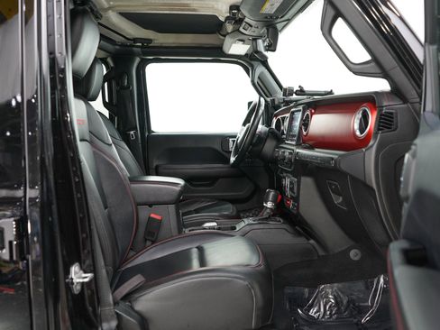 Used 2018 Jeep Wrangler Unlimited Rubicon w/ Dual Top Group AWD/4WD image 11