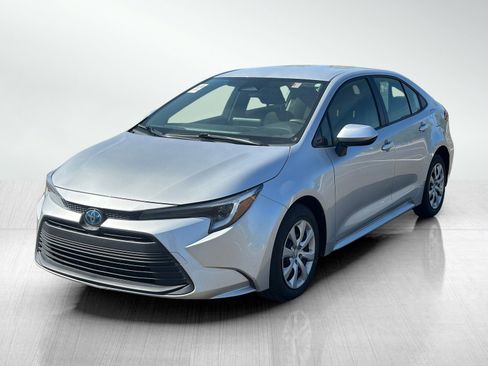 Used 2024 Toyota Corolla LE FWD image 3