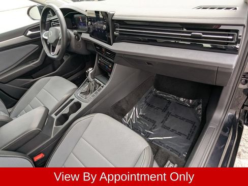 Used 2025 Volkswagen Jetta SE FWD image 31