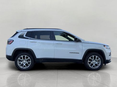 Used 2023 Jeep Compass Latitude w/ Mopar Graphics Package AWD/4WD image 13