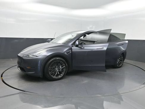 Used 2021 Tesla Model Y Long Range AWD/4WD image 30