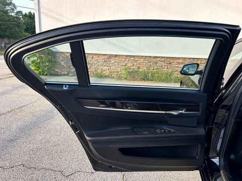 Used 2011 BMW 750Li image 17