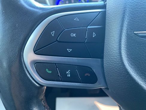 Used 2020 Chrysler Pacifica Touring-L FWD image 30