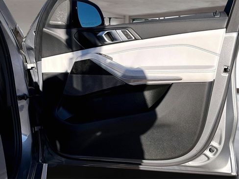 Used 2024 BMW X5 xDrive40i w/ M Sport Package image 19