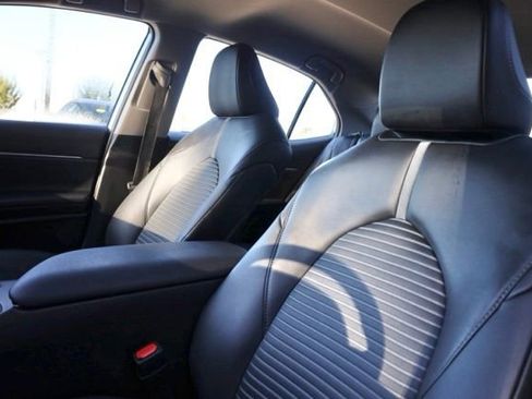 Used 2024 Toyota Camry SE image 19