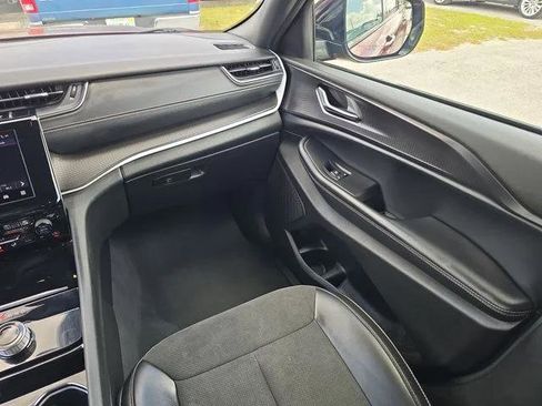 Certified 2023 Jeep Grand Cherokee L Laredo AWD/4WD image 11