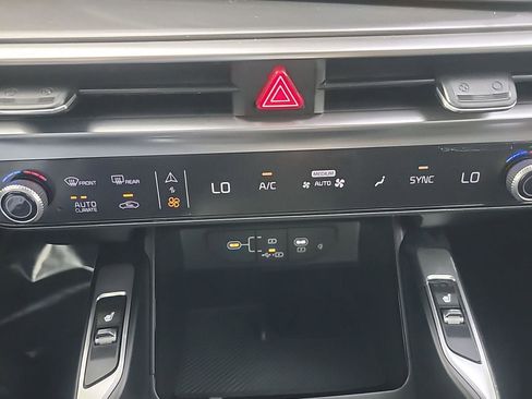 Used 2025 Kia Sorento EX w/ Panoramic Sunroof Package AWD/4WD image 32