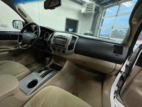 Used 2010 Toyota Tacoma PreRunner image 28