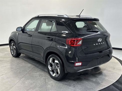 Used 2024 Hyundai Venue SEL image 5