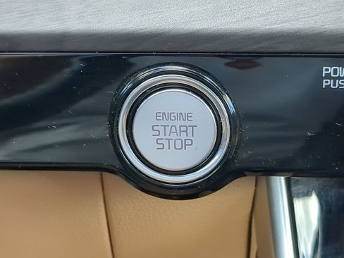 Used 2024 Kia Carnival EX image 30