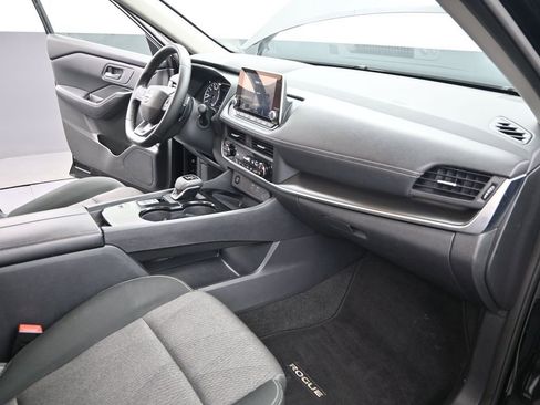 Used 2025 Nissan Rogue SV image 25