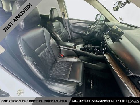 Certified 2025 Nissan Rogue Platinum w/ Tech Package image 30