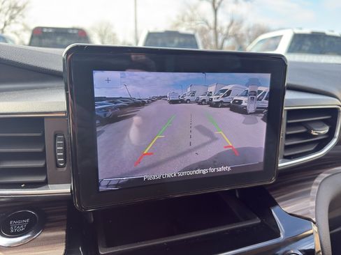 Used 2023 Ford Explorer Limited image 30