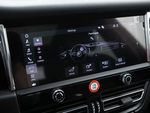 Certified 2026 Porsche Macan AWD/4WD image 15