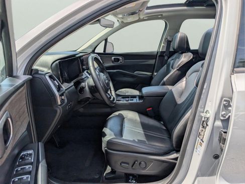 Used 2023 Kia Sorento EX w/ Panoramic Sunroof Package FWD image 9