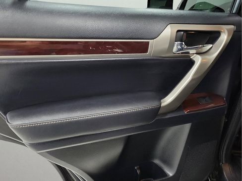 Used 2017 Lexus GX 460 image 11