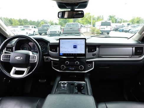 Used 2024 Ford Expedition XLT RWD image 32