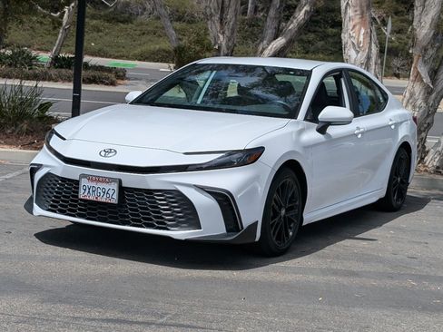 Used 2026 Toyota Camry SE FWD image 11