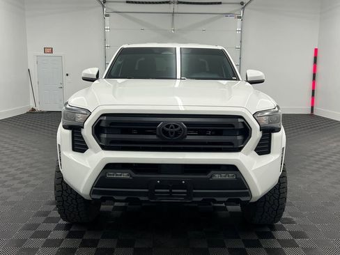 Used 2025 Toyota Tacoma SR5 image 5