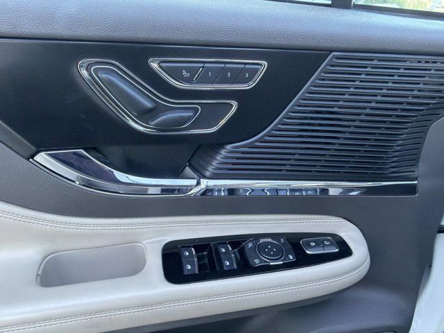 Used 2022 Lincoln Corsair Reserve FWD image 11