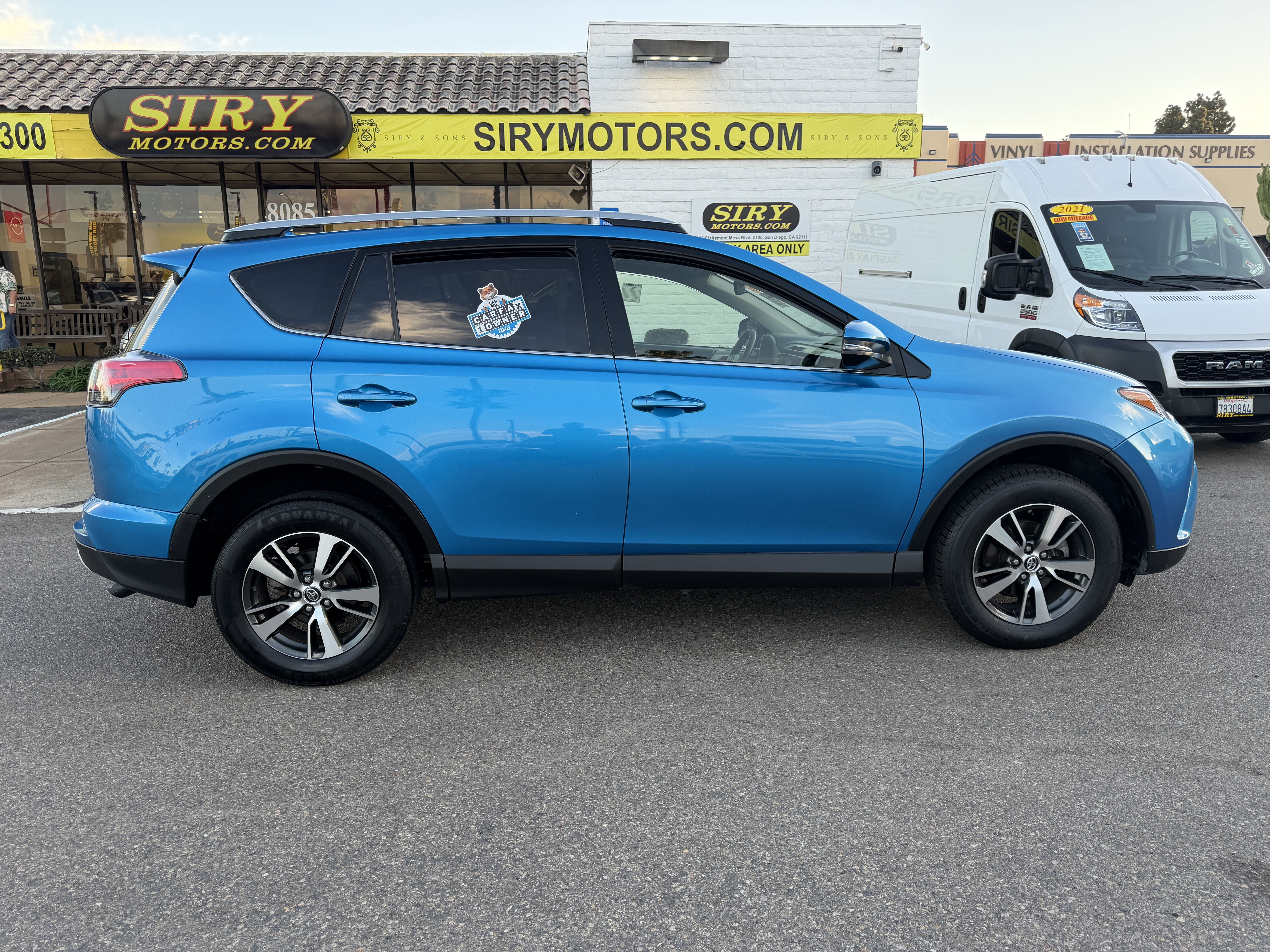 Used 2017 Toyota RAV4 XLE w/ Preferred Accessory Package FWD image 2