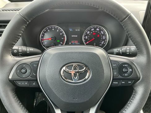 Used 2022 Toyota RAV4 XLE Premium image 24