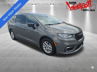 Used 2025 Chrysler Pacifica Select FWD 360° Tour