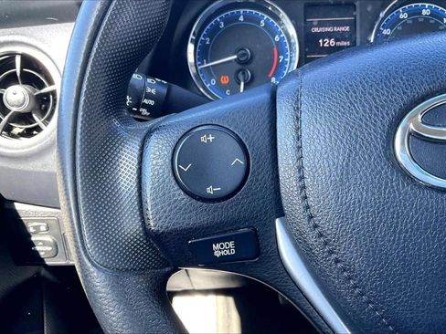 Used 2017 Toyota Corolla LE image 18