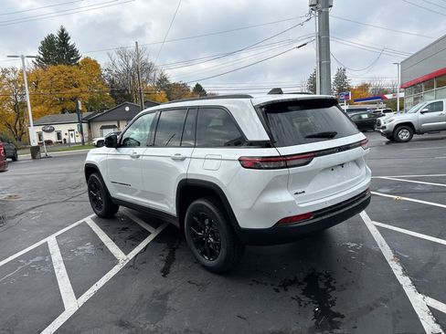 New 2025 Jeep Grand Cherokee 4WD image 5