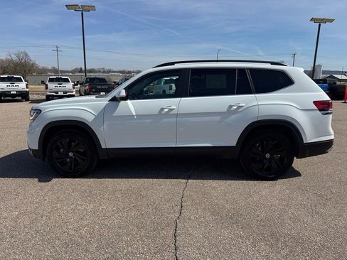 Used 2023 Volkswagen Atlas SE w/ Black Wheel Package AWD/4WD image 2