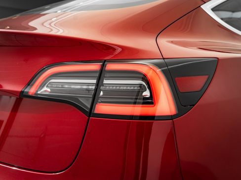 Used 2018 Tesla Model 3 Long Range image 16